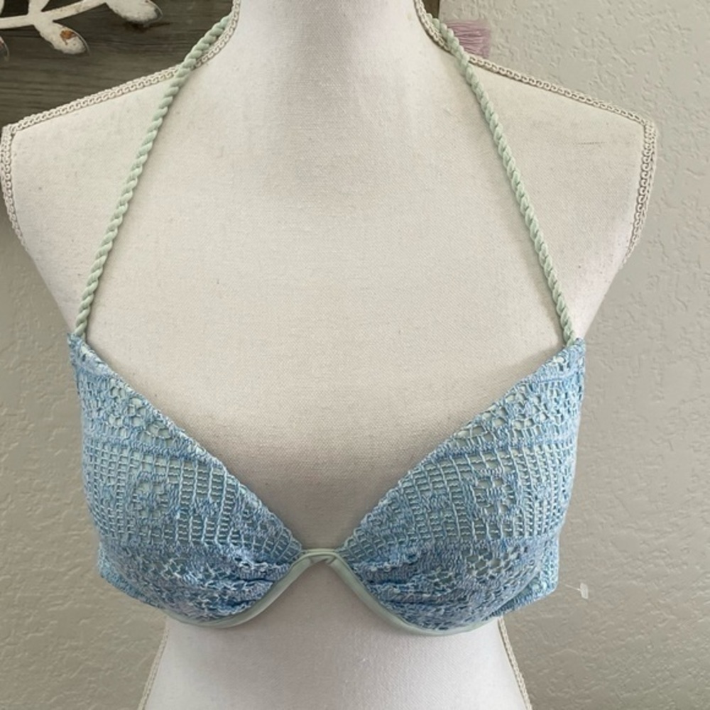 Victoria’s Secret blue crochet underwire halter bikini top 36C‎